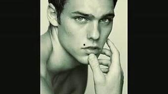 欧美帅哥患病视频大全,真实记录下的感人瞬间