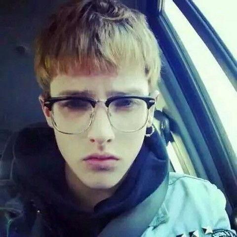 18岁欧美混血帅哥视频,18岁欧美混血帅哥风采展示